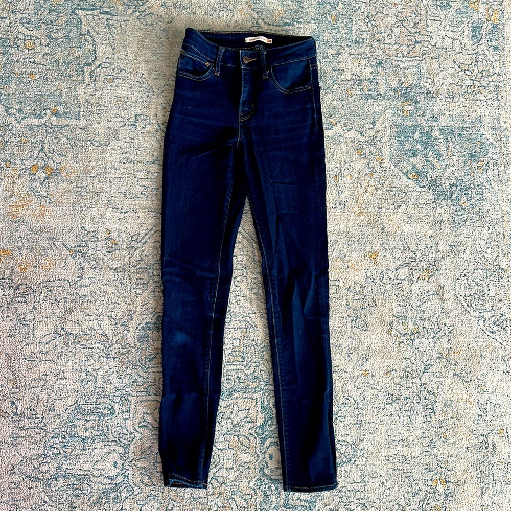 Women’s 721 Levi’s high rise skinny jeans dark was size 24